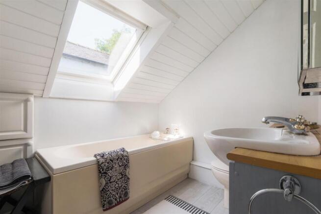 3 bed Semi-Detached for sale Image 11