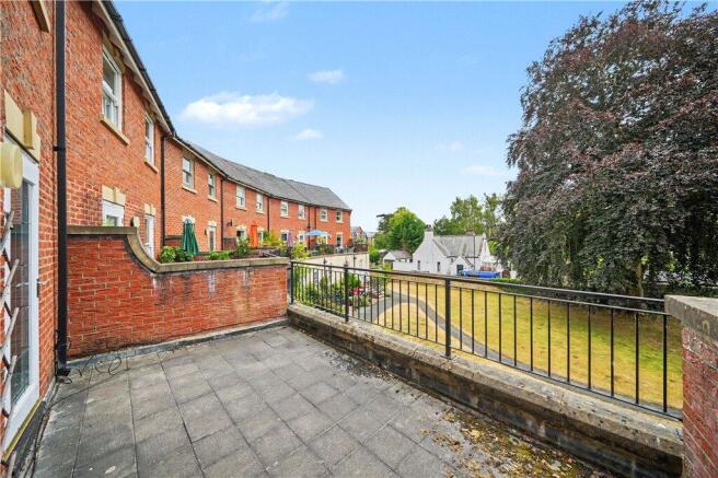 4 bed Terraced for sale Image 12