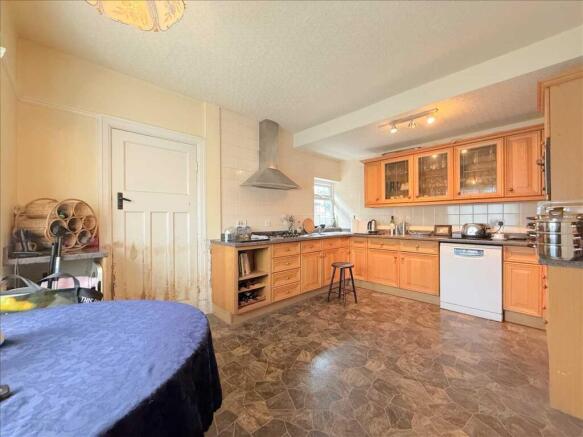 4 bed Detached for sale Image 8