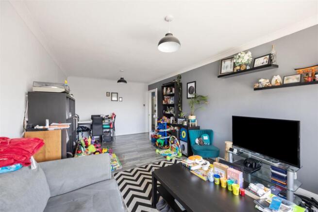 Benfield Court 9 LOUNGE.jpeg