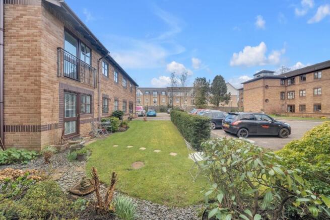 2 bed Ground Flat for sale Image 12
