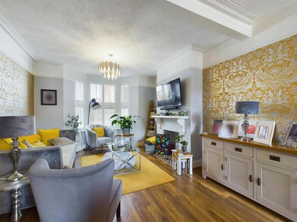LOUNGE/DINING ROOM