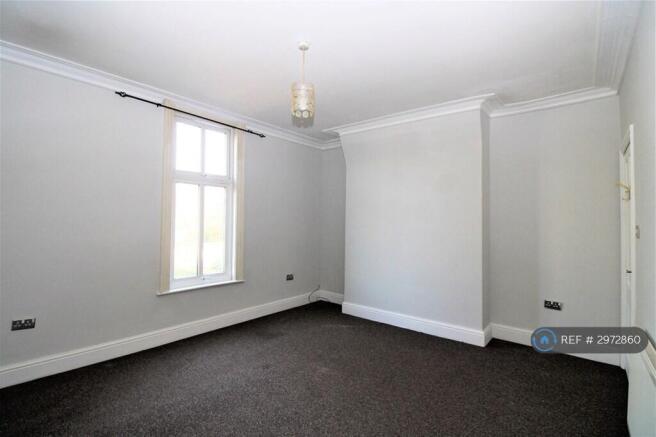 5 bed Detached to rent Image 6