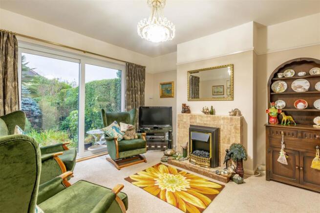 Living Room_DSC4308-HDR copy.jpg