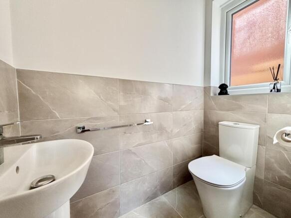 4 bed Detached for sale Image 11