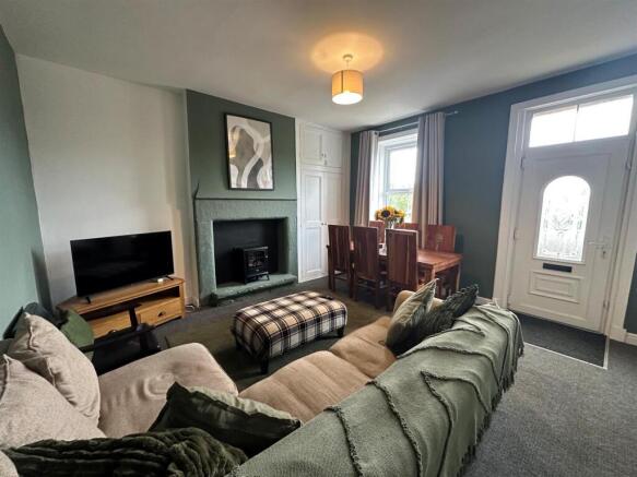 2 bed Terraced to rent Image 4