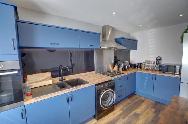 3 bed Semi-Detached for sale Image 5