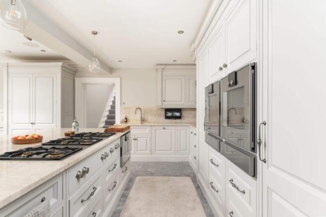 5 bed Semi-Detached for sale Image 8