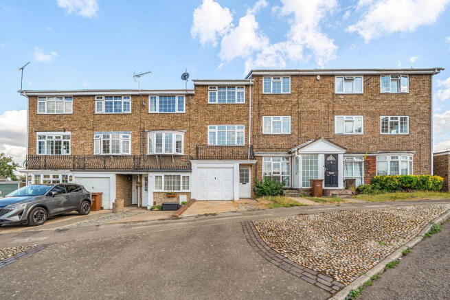 Chain Free Townhouse - Walking Distance to Schools & Town photo 4