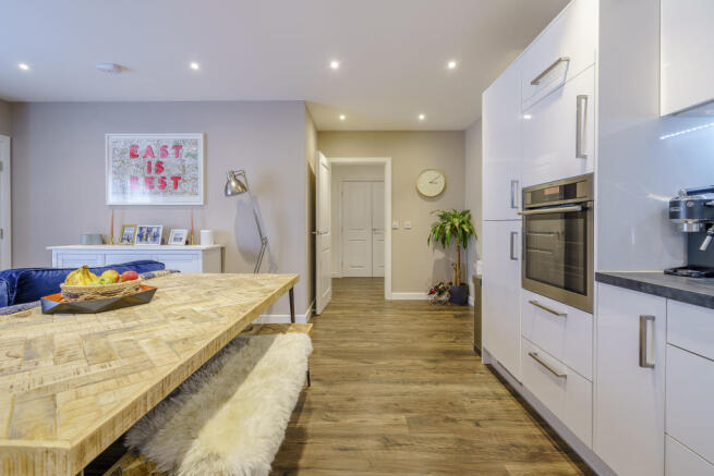8425303-interior24