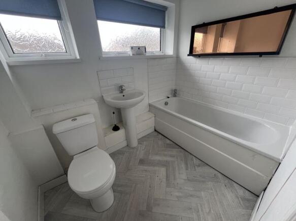 4 bed End of Terrace to rent Image 3