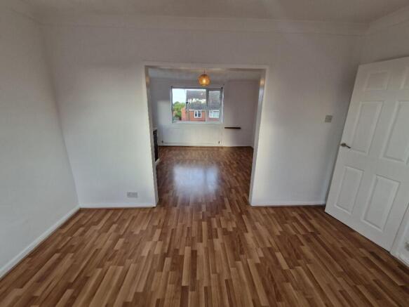 3 bed Flat to rent Image 5