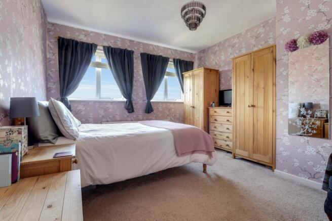 4 bed Semi-Detached for sale Image 12