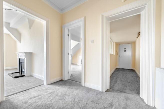 2 bed Flat to rent Image 11