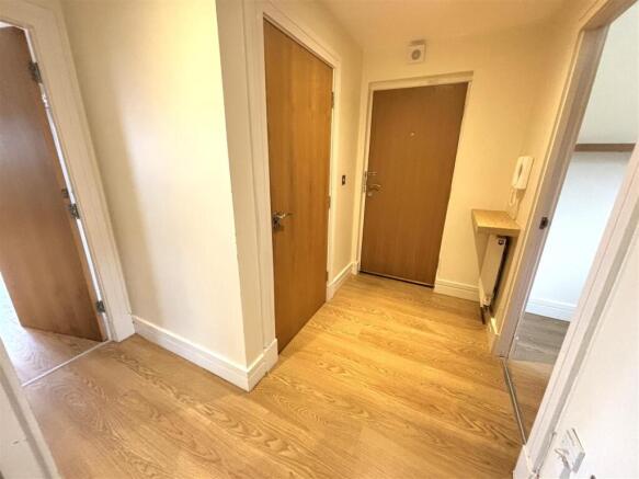 2 bed Apartment for sale Image 10
