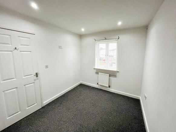 3 bed Terraced to rent Image 5