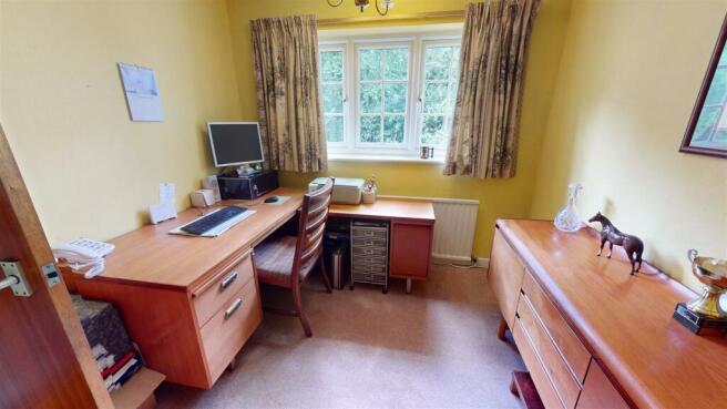 2-Manor-House-Close-