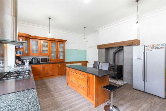 6 bed Semi-Detached for sale Image 4