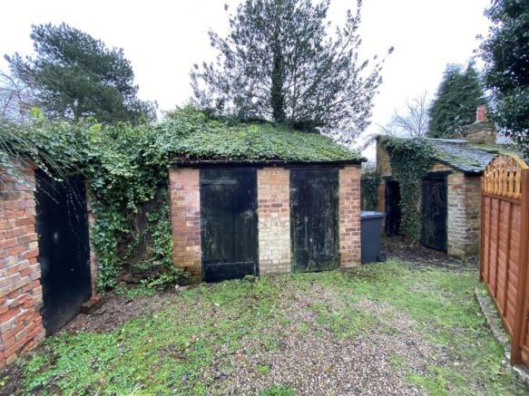 COTTAGE GARDEN TO THE REAR