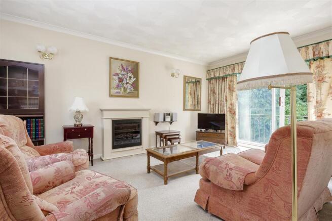 flat-courtlands-crescent-banstead-110.jpg