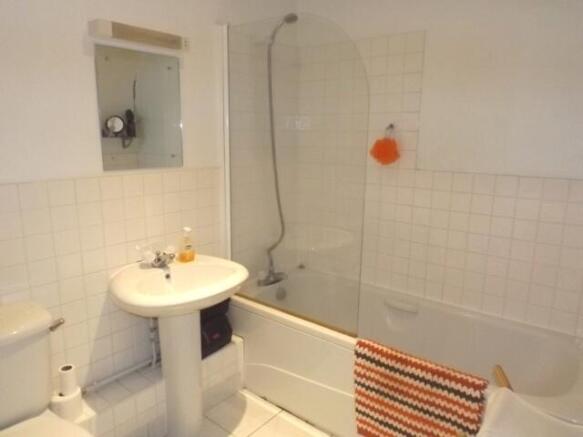 1 bed Apartment to rent Image 5