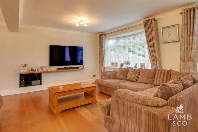 LIVING ROOM: