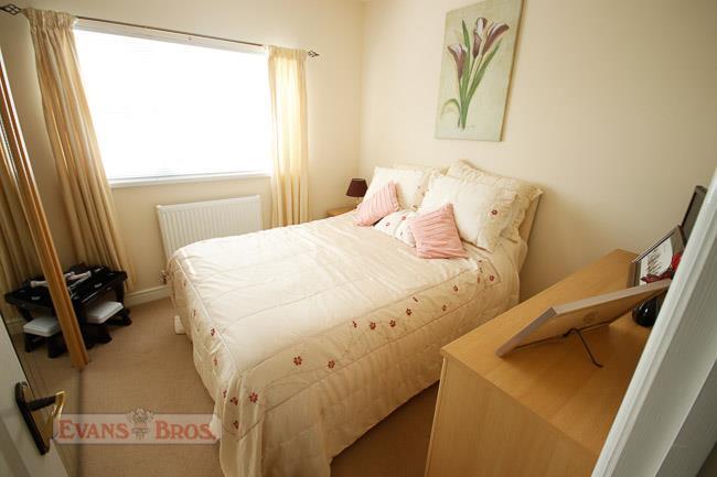 SIDE DOUBLE BEDROOM 3