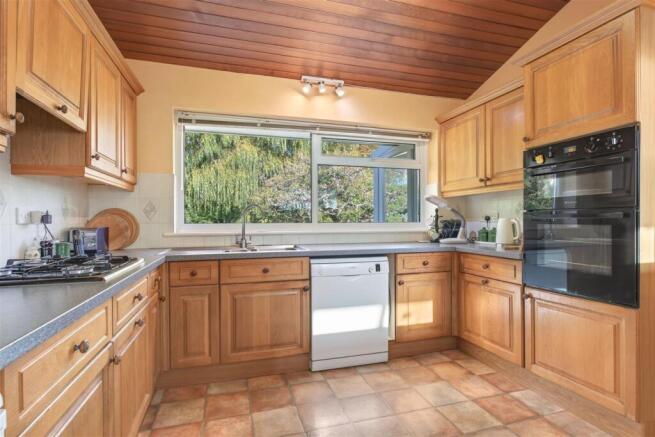 Kitchen 1.jpg