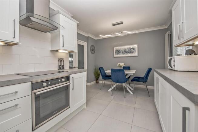 3 bed Semi-Detached for sale Image 8