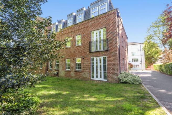 2 bed Flat for sale Image 11