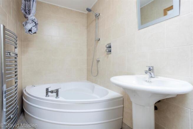 bathroom2.jpg