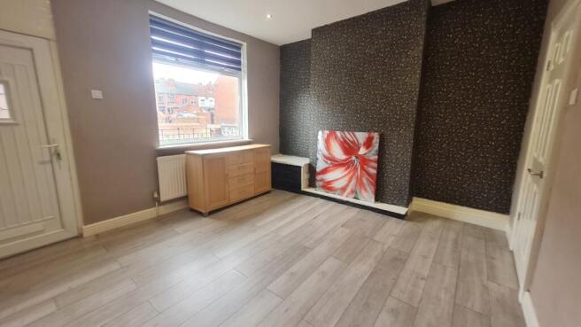 2 bed Terraced to rent Image 5