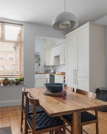 3 bed Terraced for sale Image 9