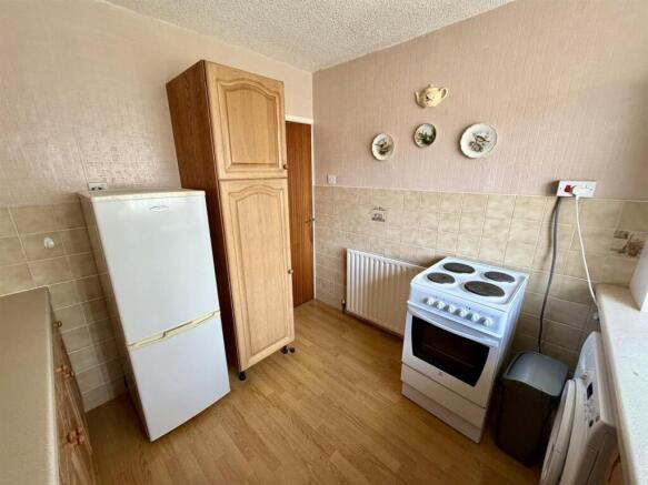2 bed Semi-Detached Bungalow for sale Image 11