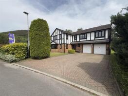 8, Swallow Close, Carrbrook, Stalybridge SK15 3LU