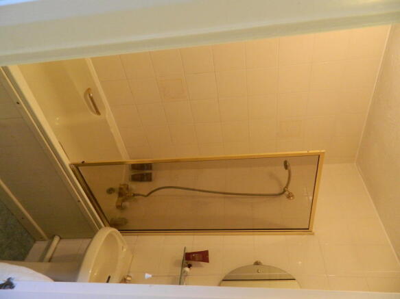 bathroom with shower attachment