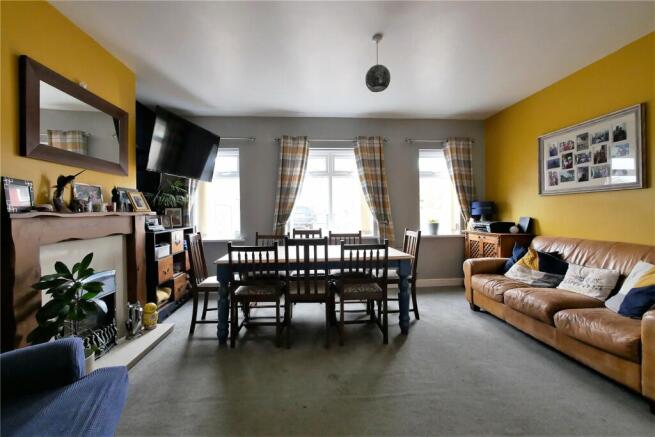 Lounge/Dining Room