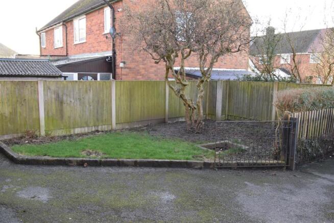 Front Driveway/Garden