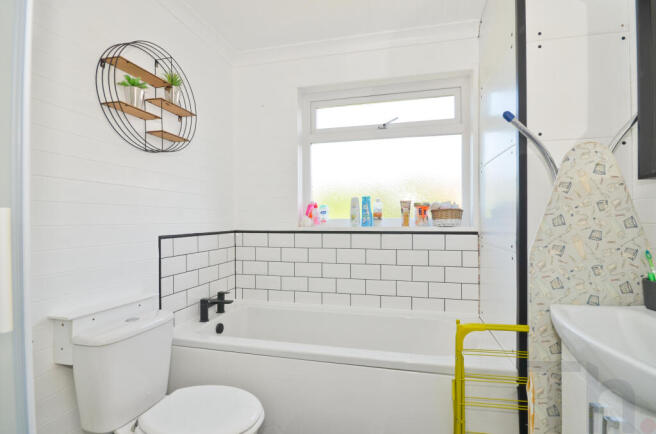 Family Bathroom.JPG