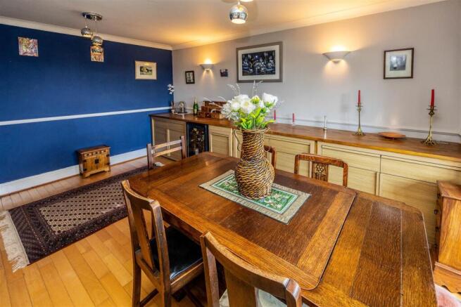 4 bed Detached for sale Image 10
