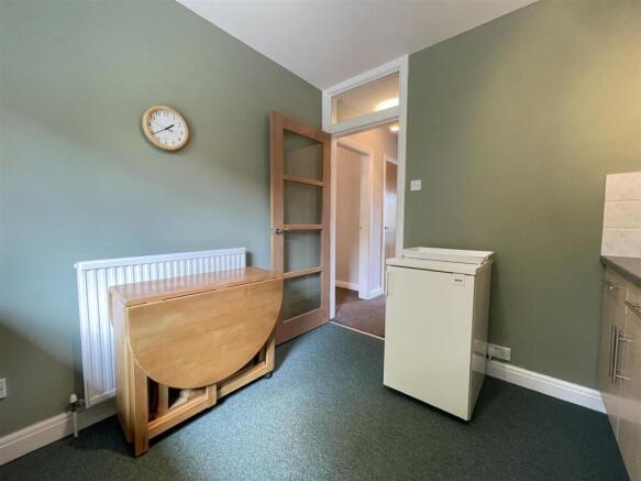 2 bed Flat for sale Image 12