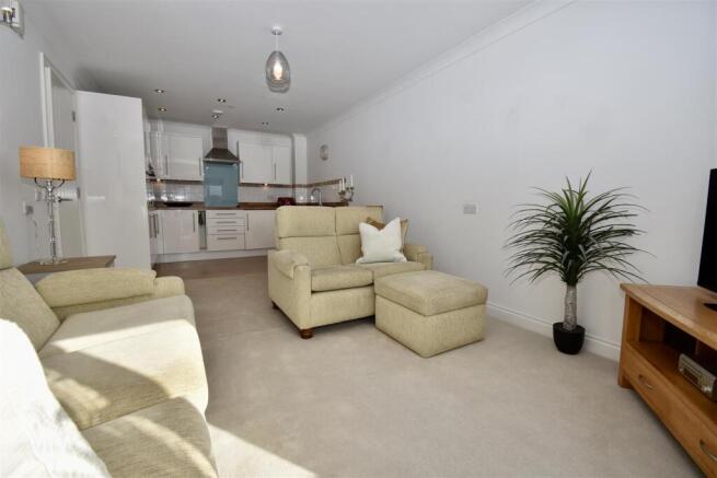 2 bed Retirement Property for sale Image 7