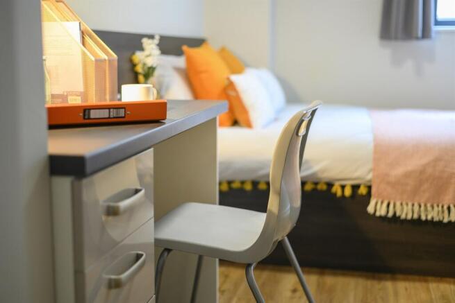 2 bed Apartment to rent Image 8