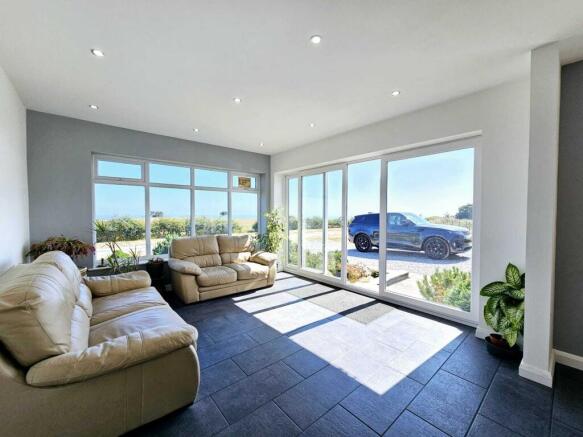 5 bed Detached for sale Image 8