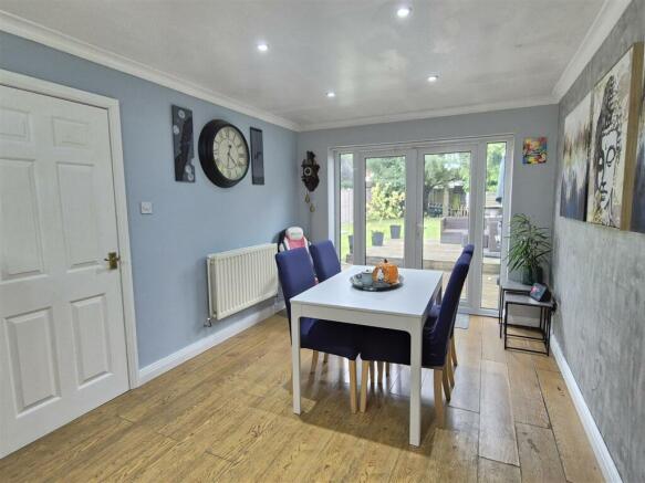 Open Plan Family Breakfast Room