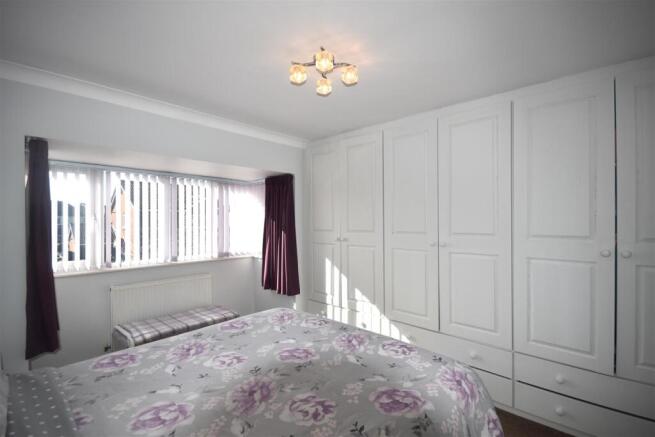 4 bed Detached for sale Image 9