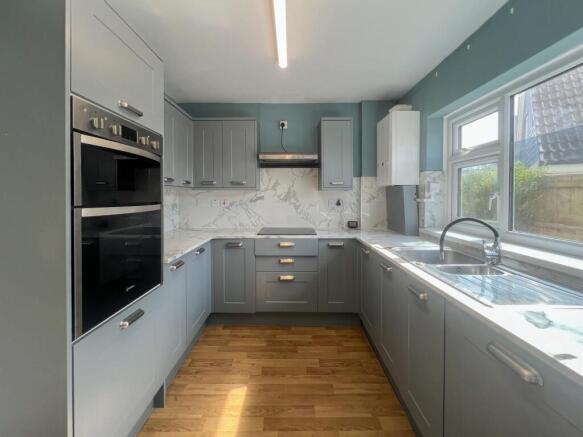 4 bed Detached for sale Image 5