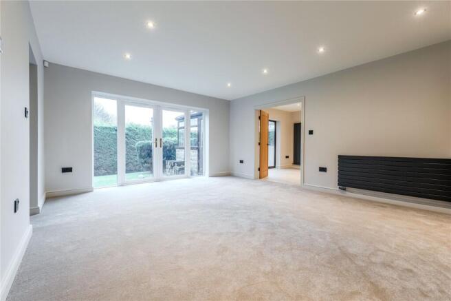 5 bed Detached for sale Image 6