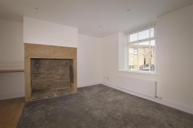 2 bed Semi-Detached to rent Image 5