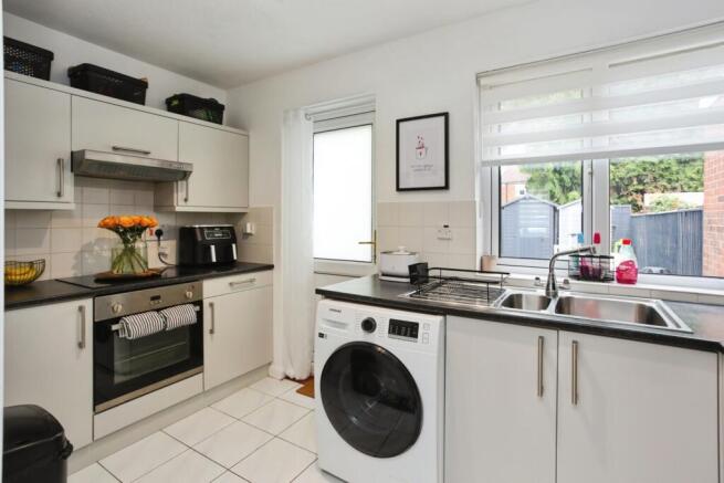 St Andrews Close, Paddock Wood, Tonbridge, Kent, TN12 photo 4